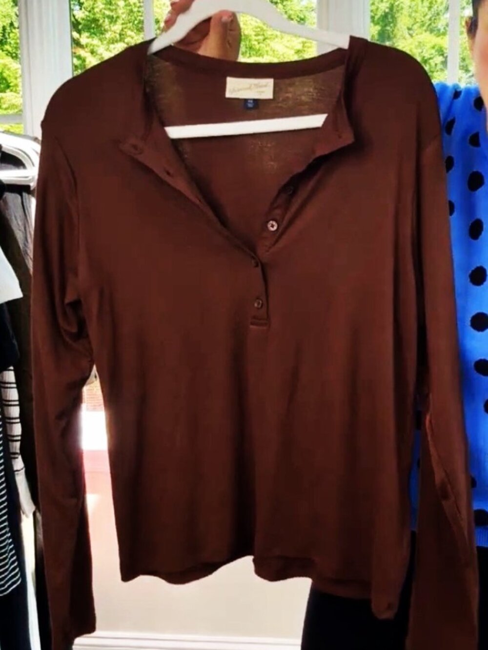 LADIES SIZE XXL BROWN UNIVERSAL THREAD V- NECK BUTTON LONG SLEEVE LIGHT WT SHIRT